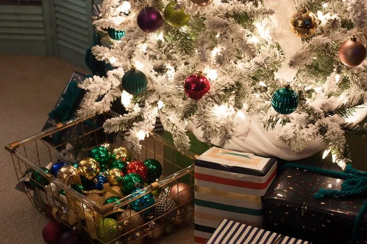 Merry and Bright Christmas Lights Home Tour - Small Stuff Counts