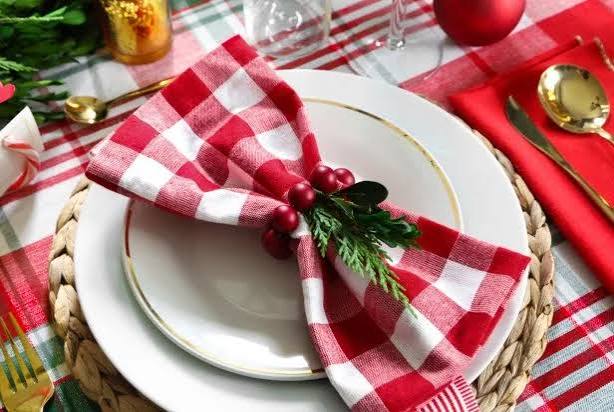 Merry + Bright Christmas Brunch Tablescape | HGTV