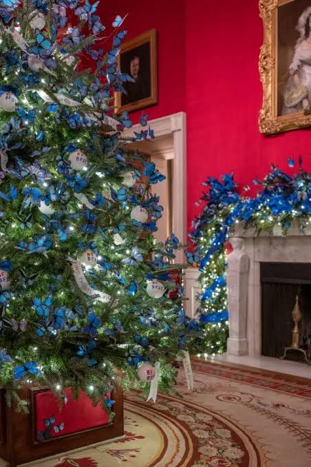 Miniature Christmas Fairy House | HGTV