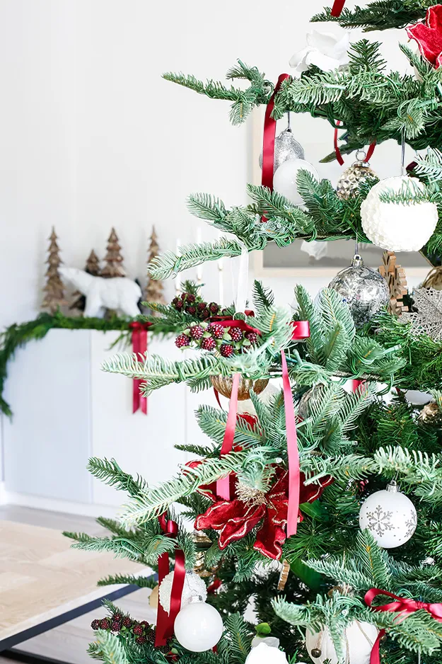 Modern Burgundy, White and Gold Christmas