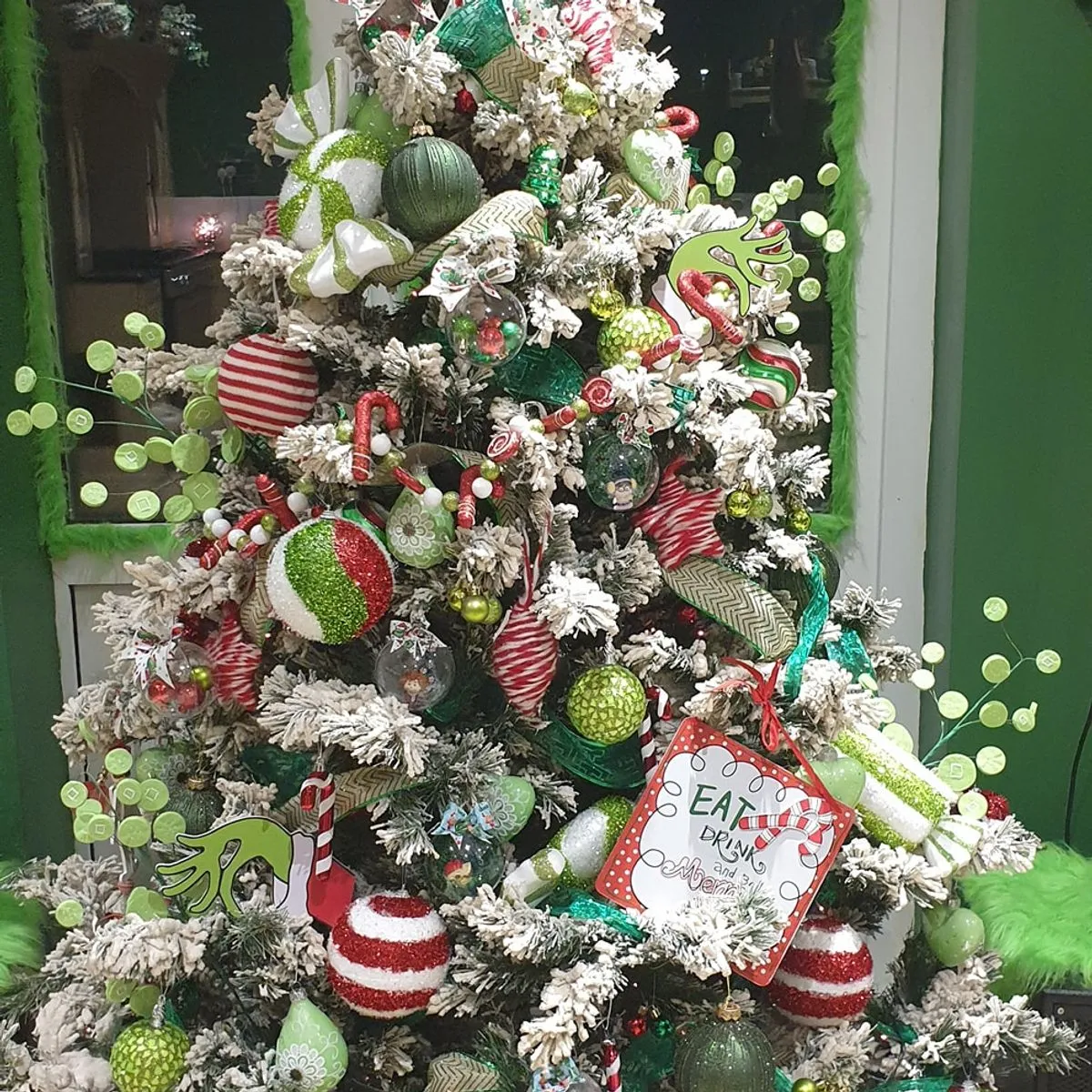 Mum creates 'breathtaking' Grinch-themed Christmas tree using £1.99 Home  Bargains decorations - Manchester Evening News