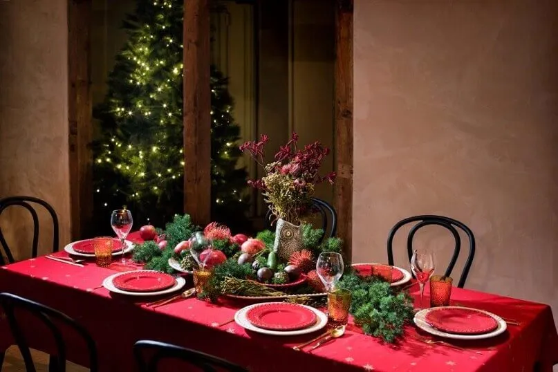 Natural and Traditional Holiday Dining Table Décor | Archi-living.com - Web  Magazine by Architects and Designers