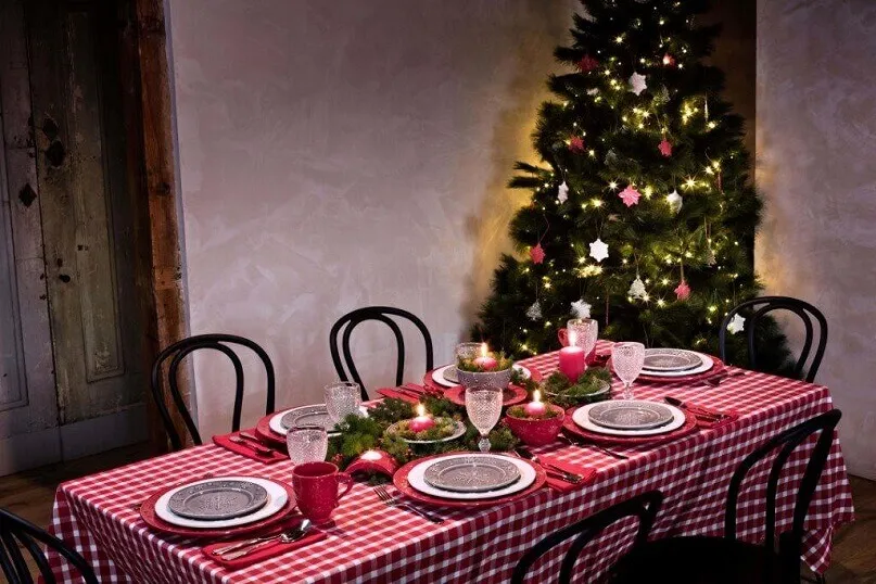 Natural and Traditional Holiday Dining Table Décor | Archi-living.com - Web  Magazine by Architects and Designers