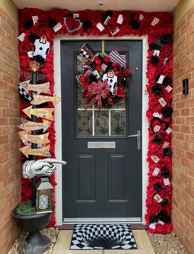 Neighbours are divided over these front door Christmas displays | Metro News
