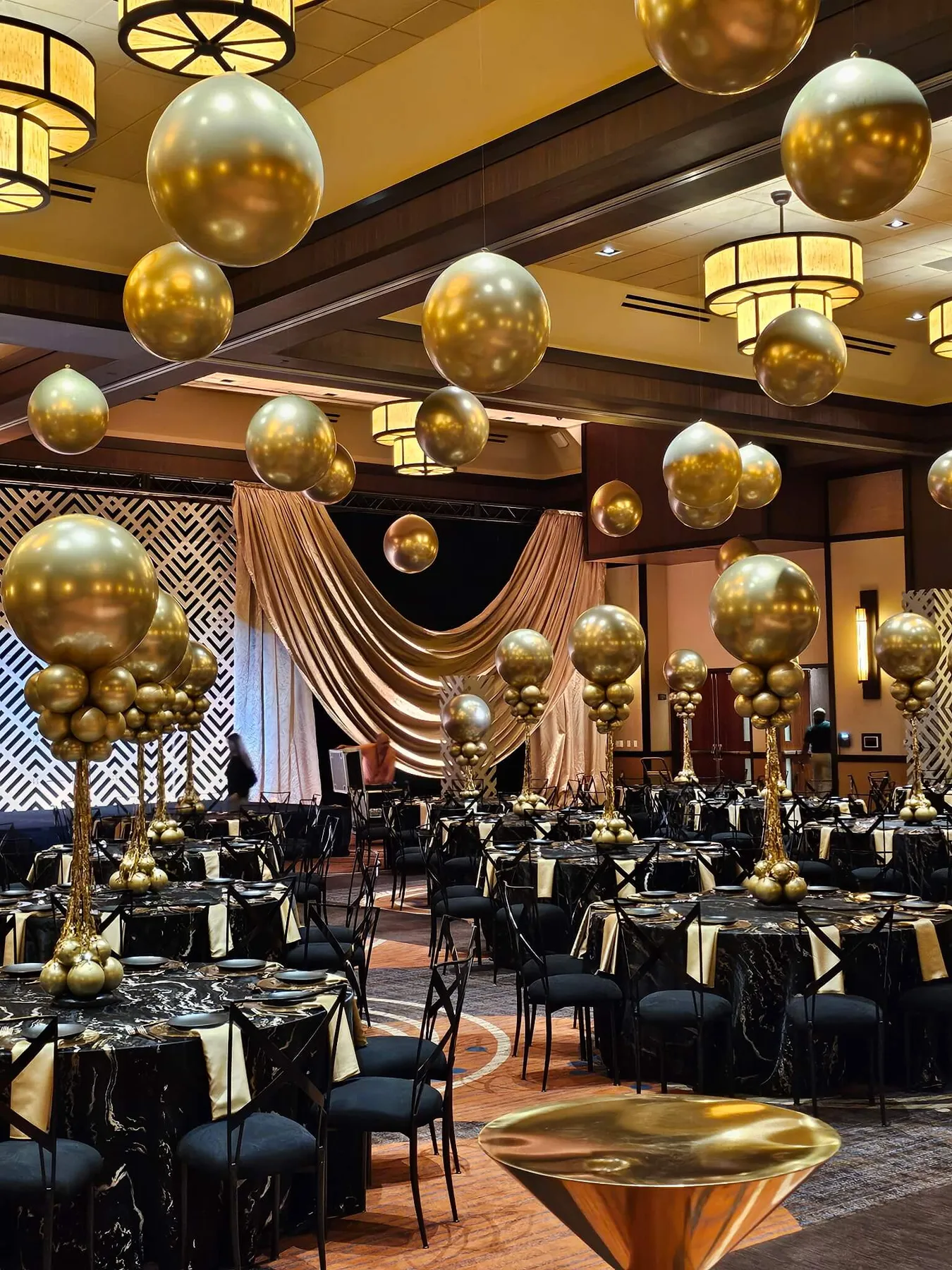 New Year's Eve Balloon Decor | Balloon People