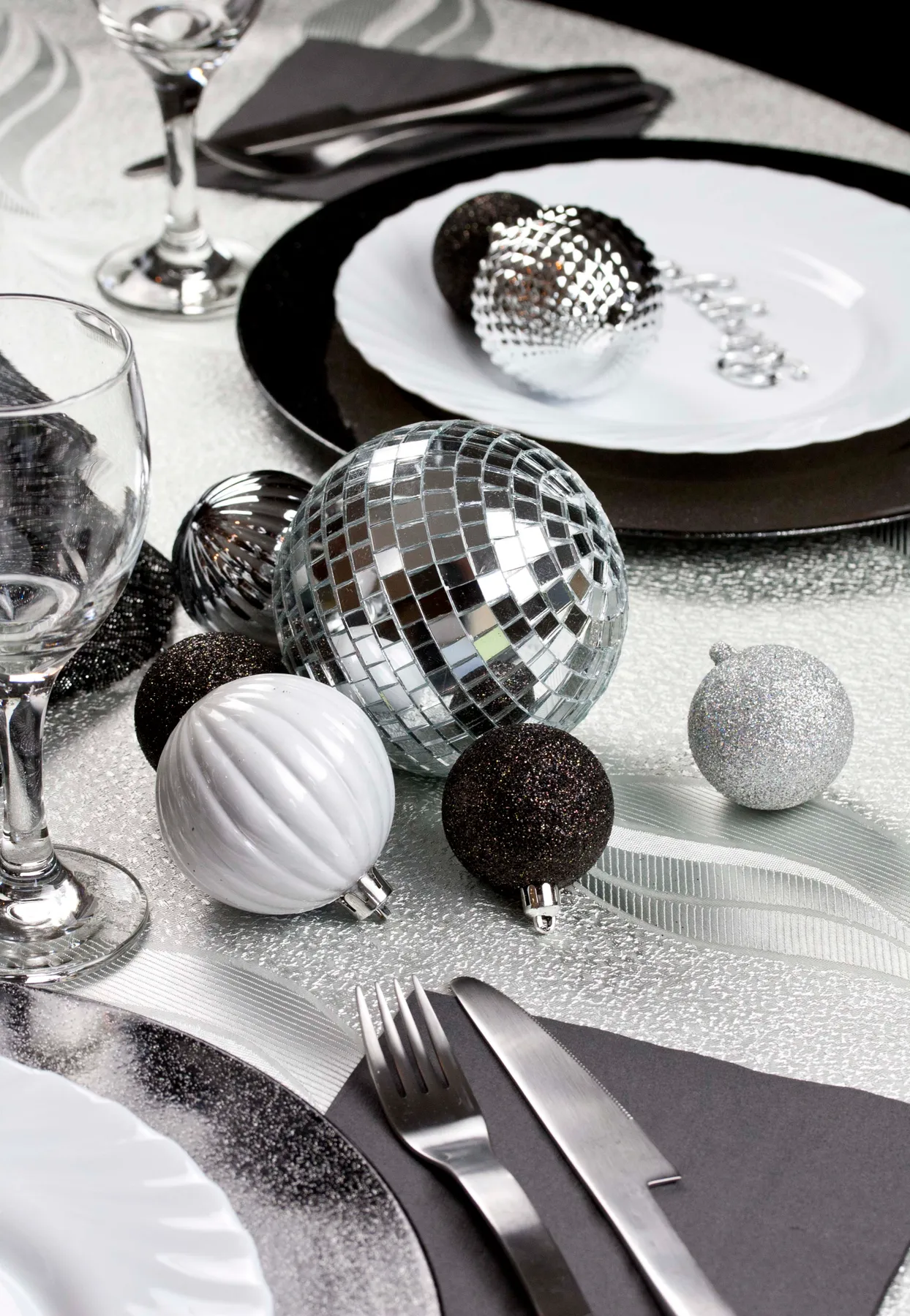 NEW YEAR'S EVE TABLESCAPE - BLACK AND SILVER - JMS ENTERTAINING