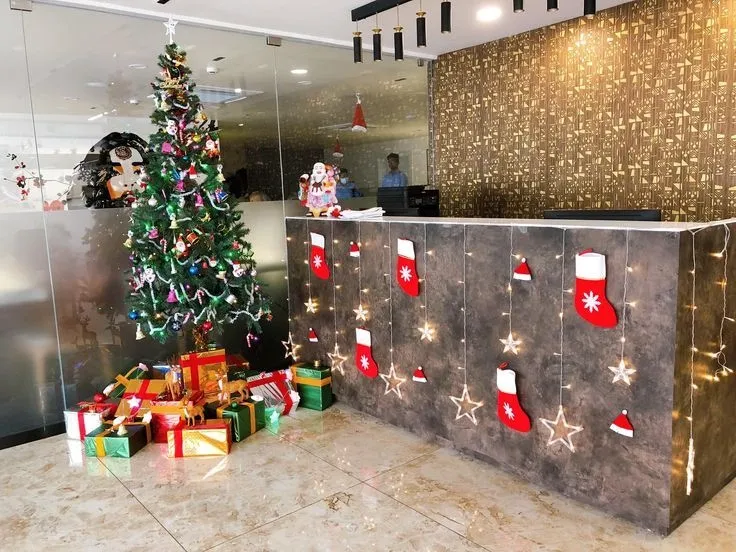 Office Decoration Ideas for Christmas: A Festive Makeover