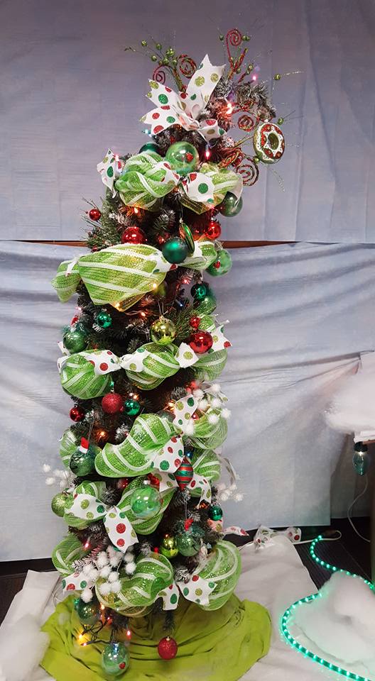 Office decorations : 2017 Christmas challenge (Whoville- Grinch that stole Christmas)
