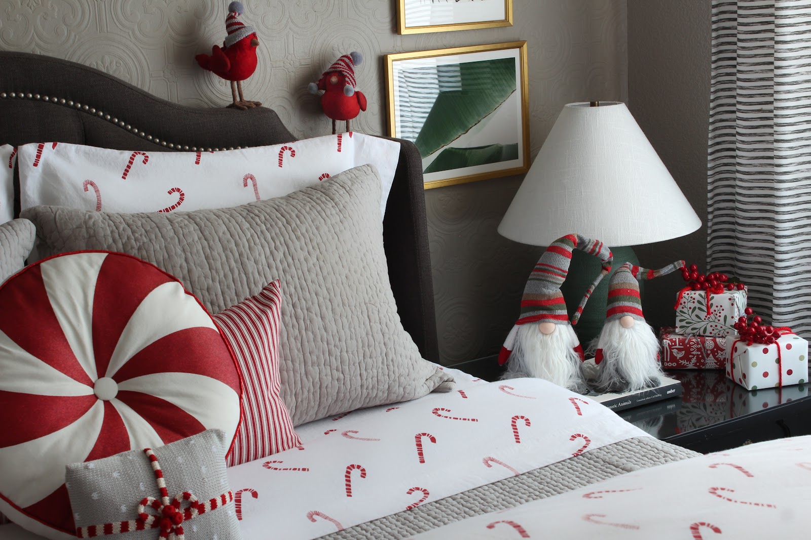 Oscar Bravo Home: Decorating the Guest Bedroom in Red, White and Grey for  the Holidays
