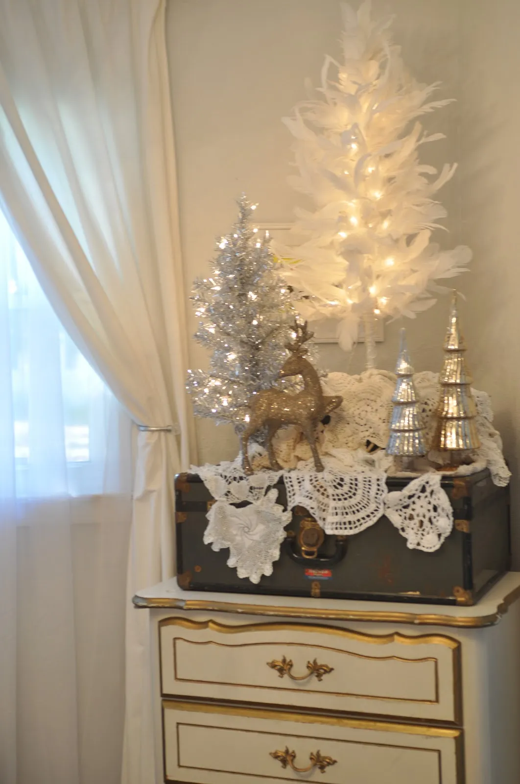 Our Christmasy Bedroom — Domestic Fashionista