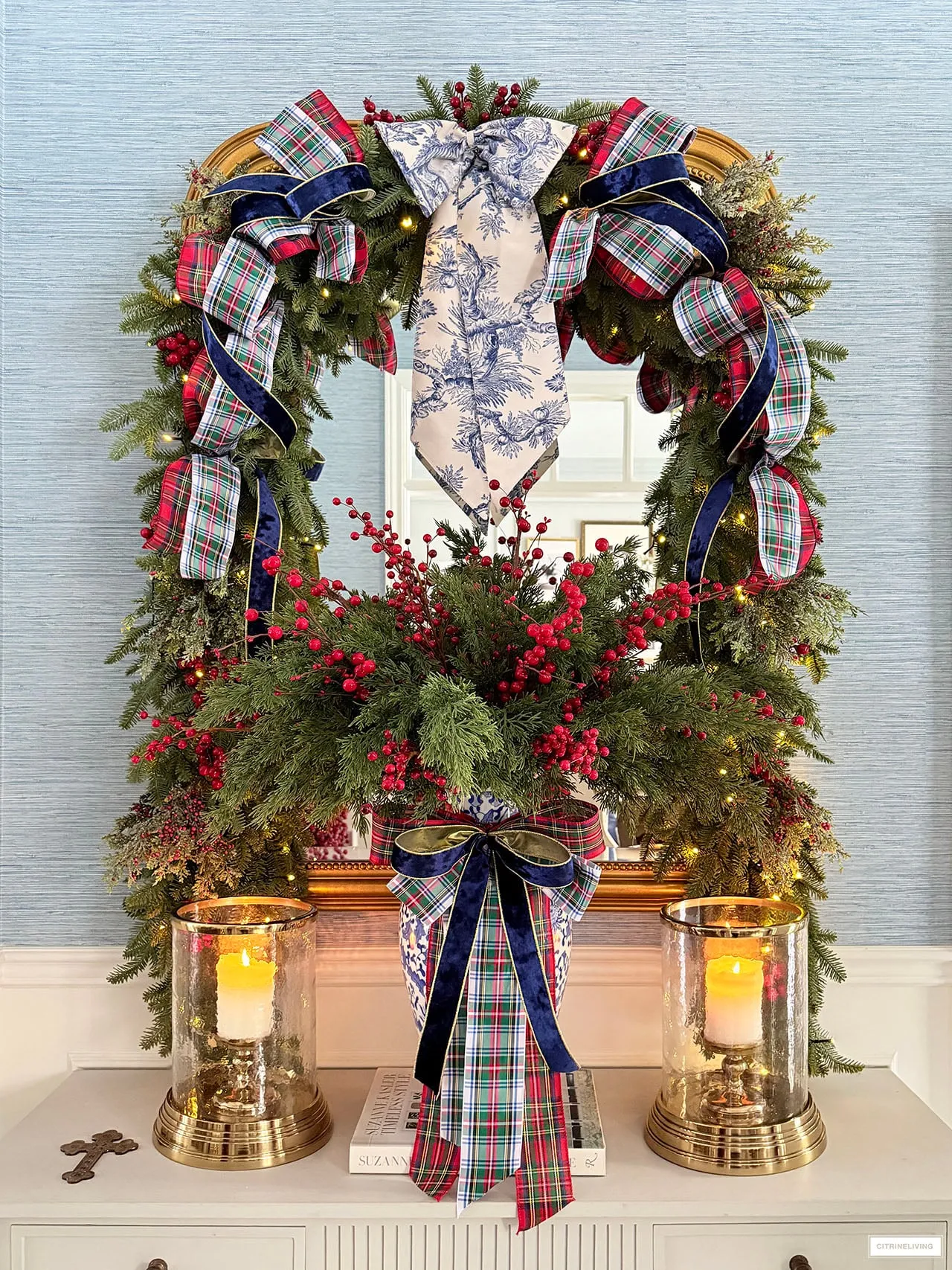 OUR CLASSIC CHRISTMAS ENTRYWAY - CITRINELIVING