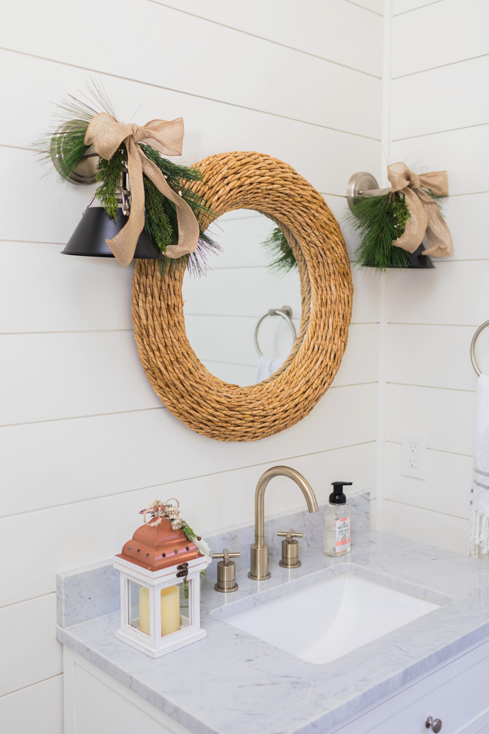 Outdoor Holiday Decor: How to Add Cheer Outside - to have + to host