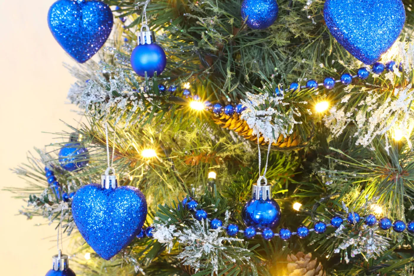 Pack of 16 - Glitter Heart Shaped Baubles - Christmas Tree Decorations (Royal  Blue) - Christmas Concepts