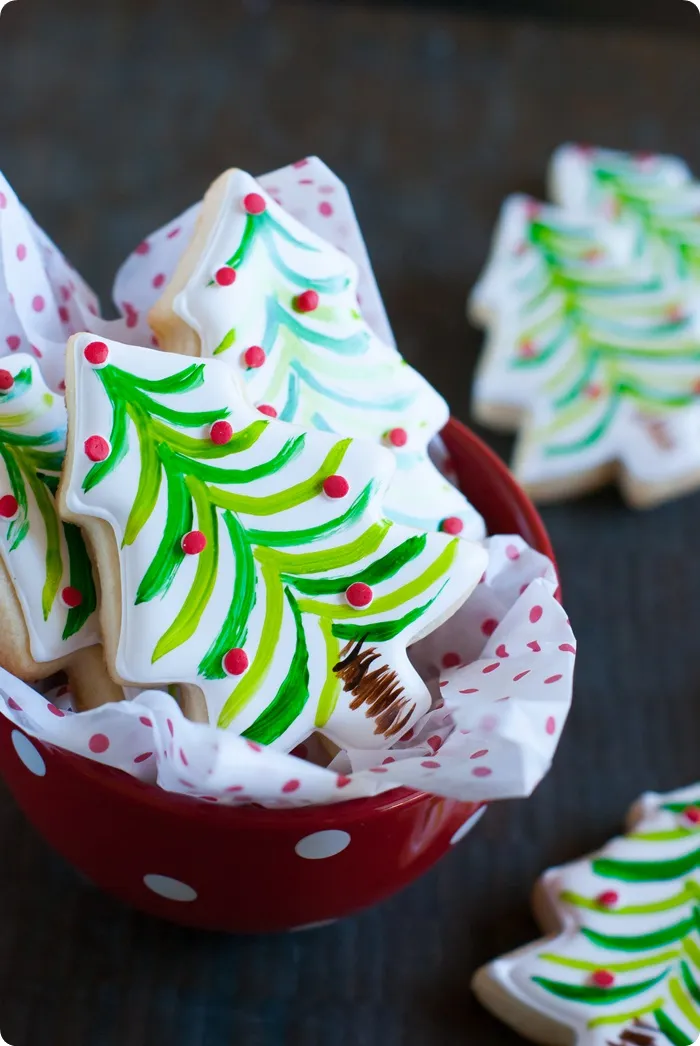Painted Christmas Tree Cookies...inspired by Sur La Table dishes! | Bake at  350°