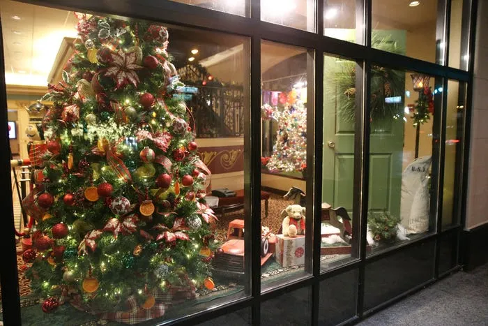 Photo gallery: Holiday display windows at The Lerner Theatre