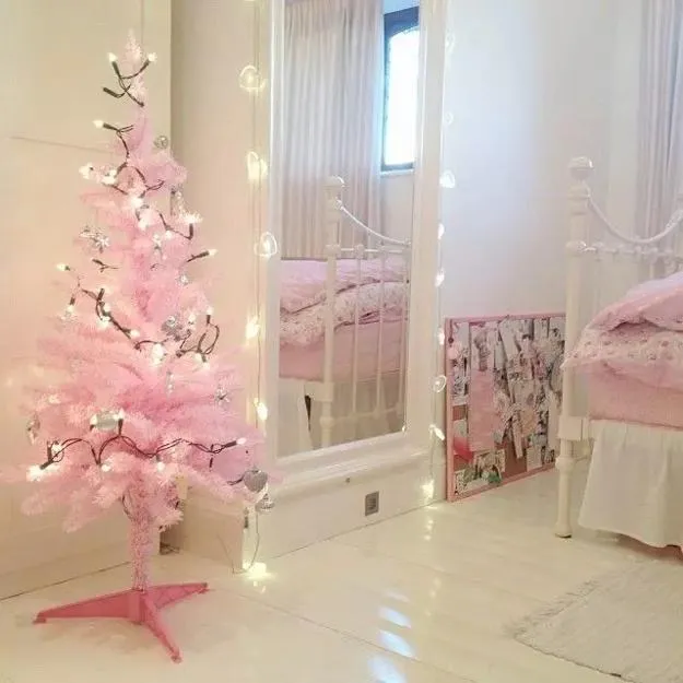 Pink Christmas Trees, Color Trends in Decorating Holiday Trees