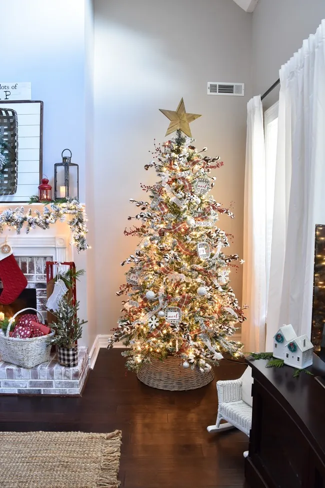 Plaid and Cotton Farmhouse Style Christmas Tree