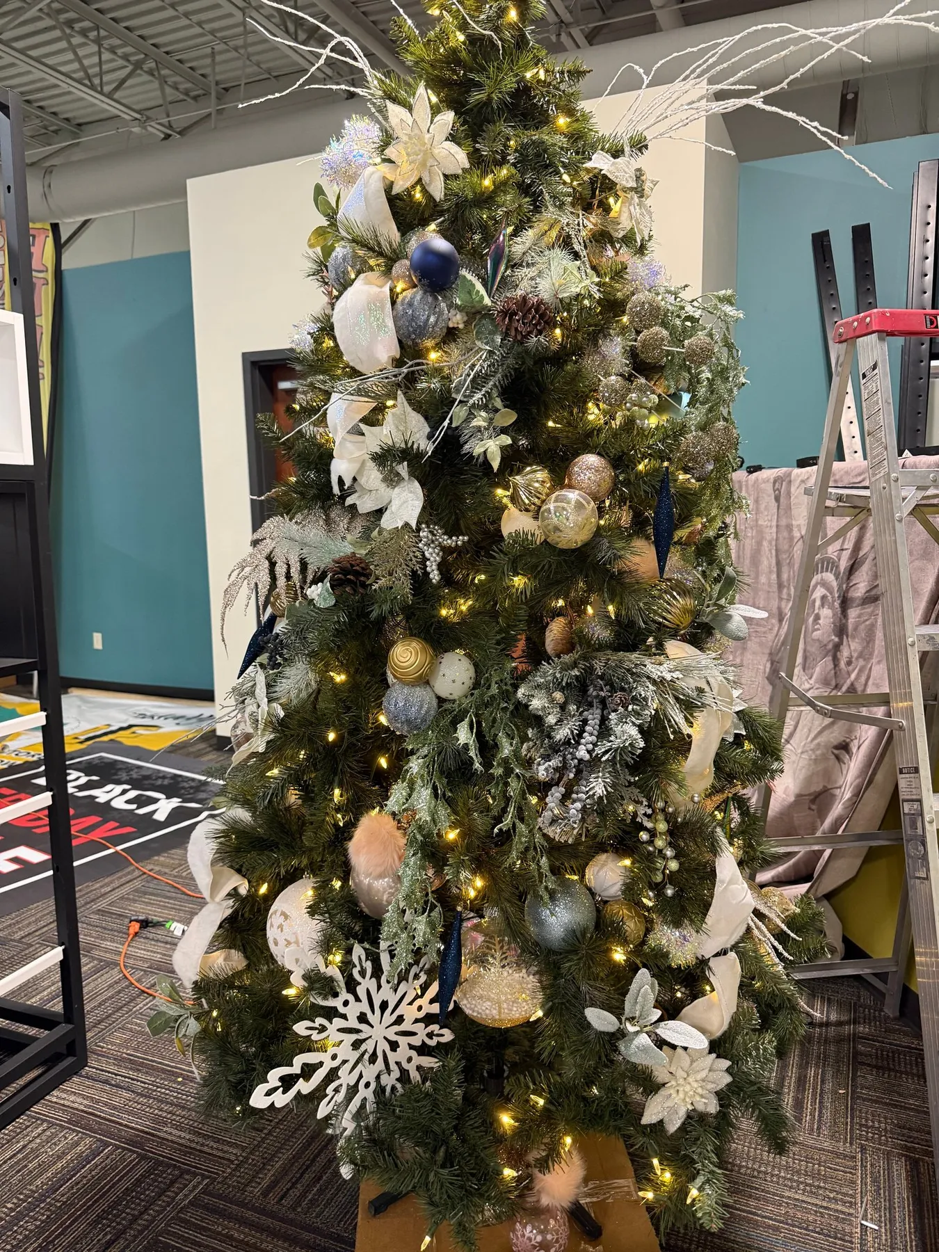 Pre-lit Christmas Tree Decorated In An Elegant Neutral Color Palette With  White, Champagne, And Silver Accent #14452 | Auctionninja.com