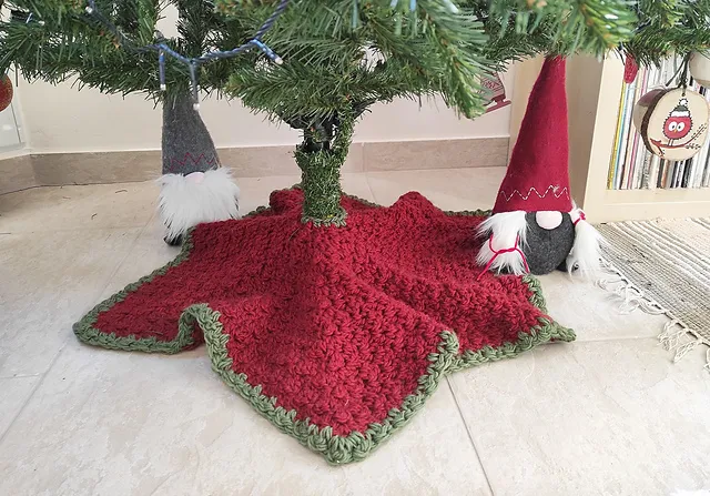 Ravelry: Christmas tree skirt pattern by Marialena Karofili