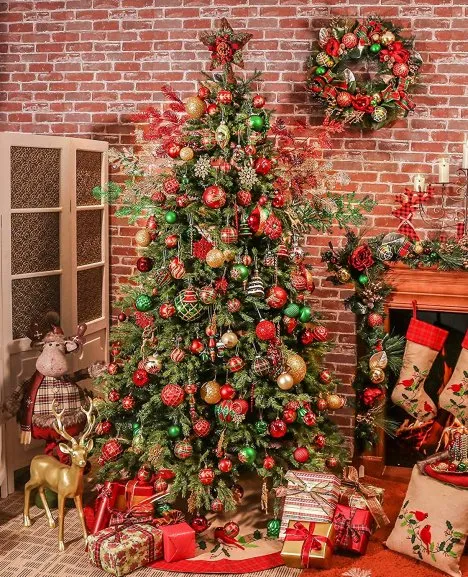 Red Green and Gold Christmas Tree - Luxurious Ornaments for Trees