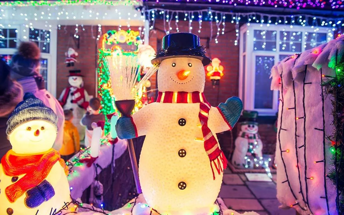 Resources Guide to Outdoor Christmas Ornaments