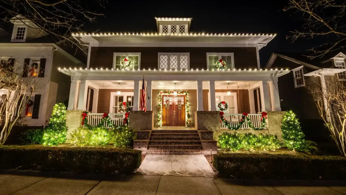Roofline Christmas Lighting, Done With Elegance