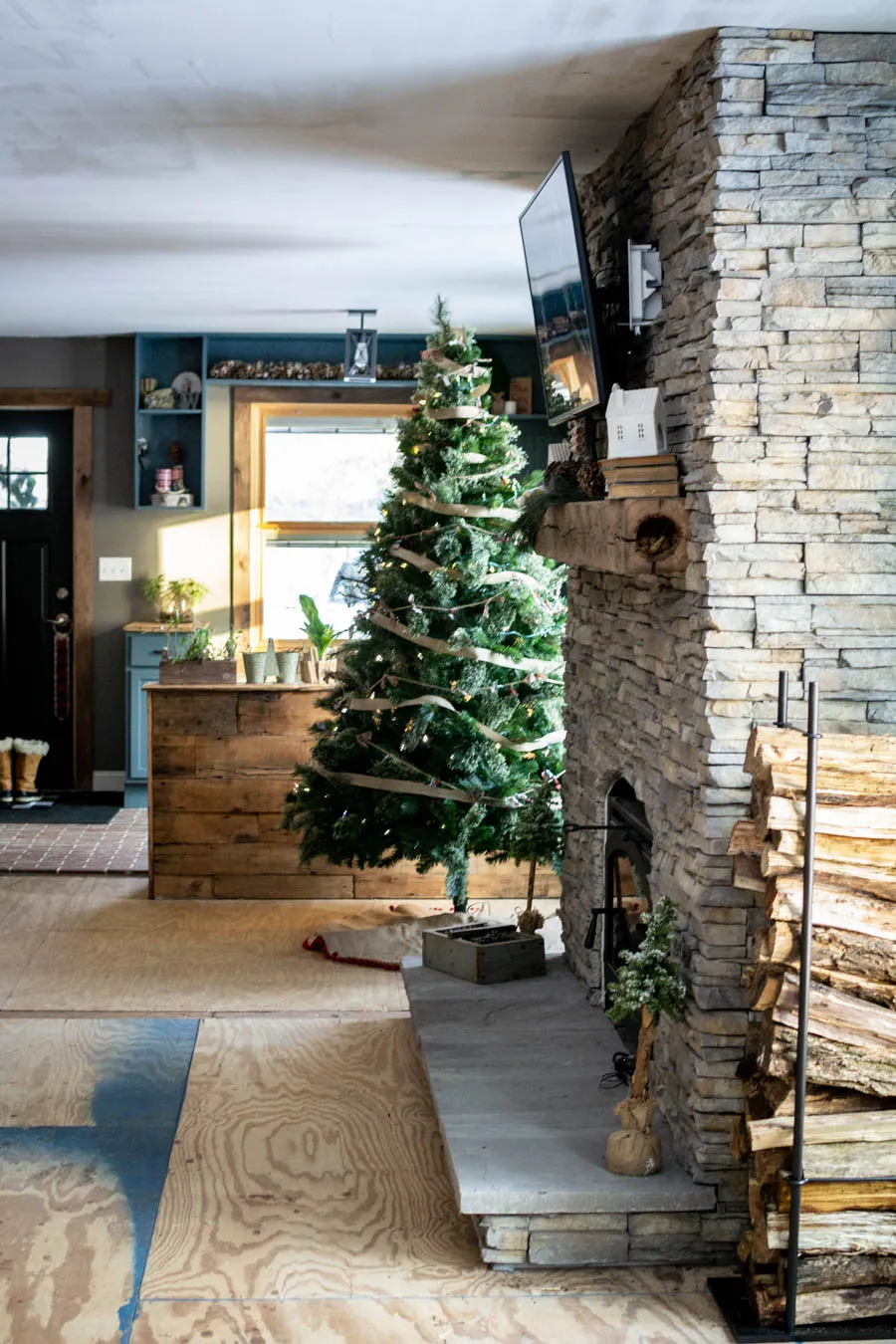 Rustic and Minimal Holiday Decor | North Country Nest
