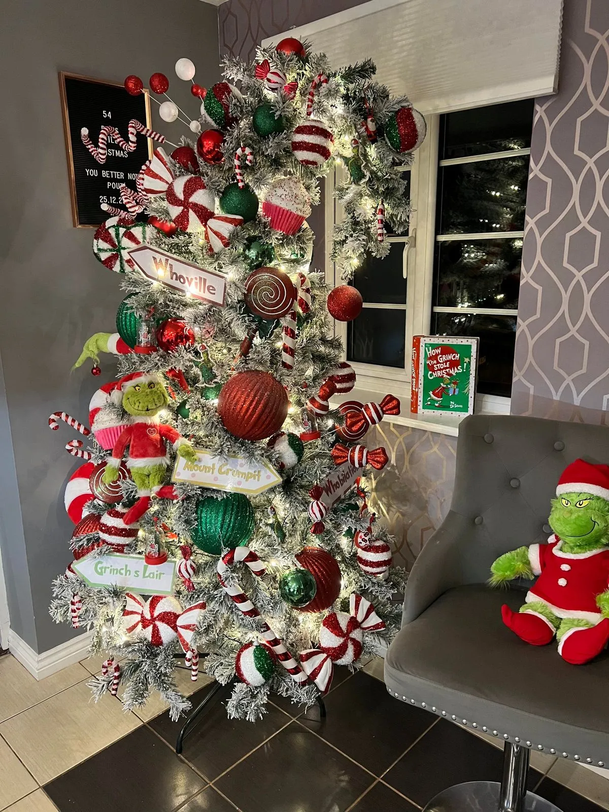 Savvy mum turns Scrooge to make the perfect Grinch-inspired Christmas tree  for under £100 | Leicestershire Live