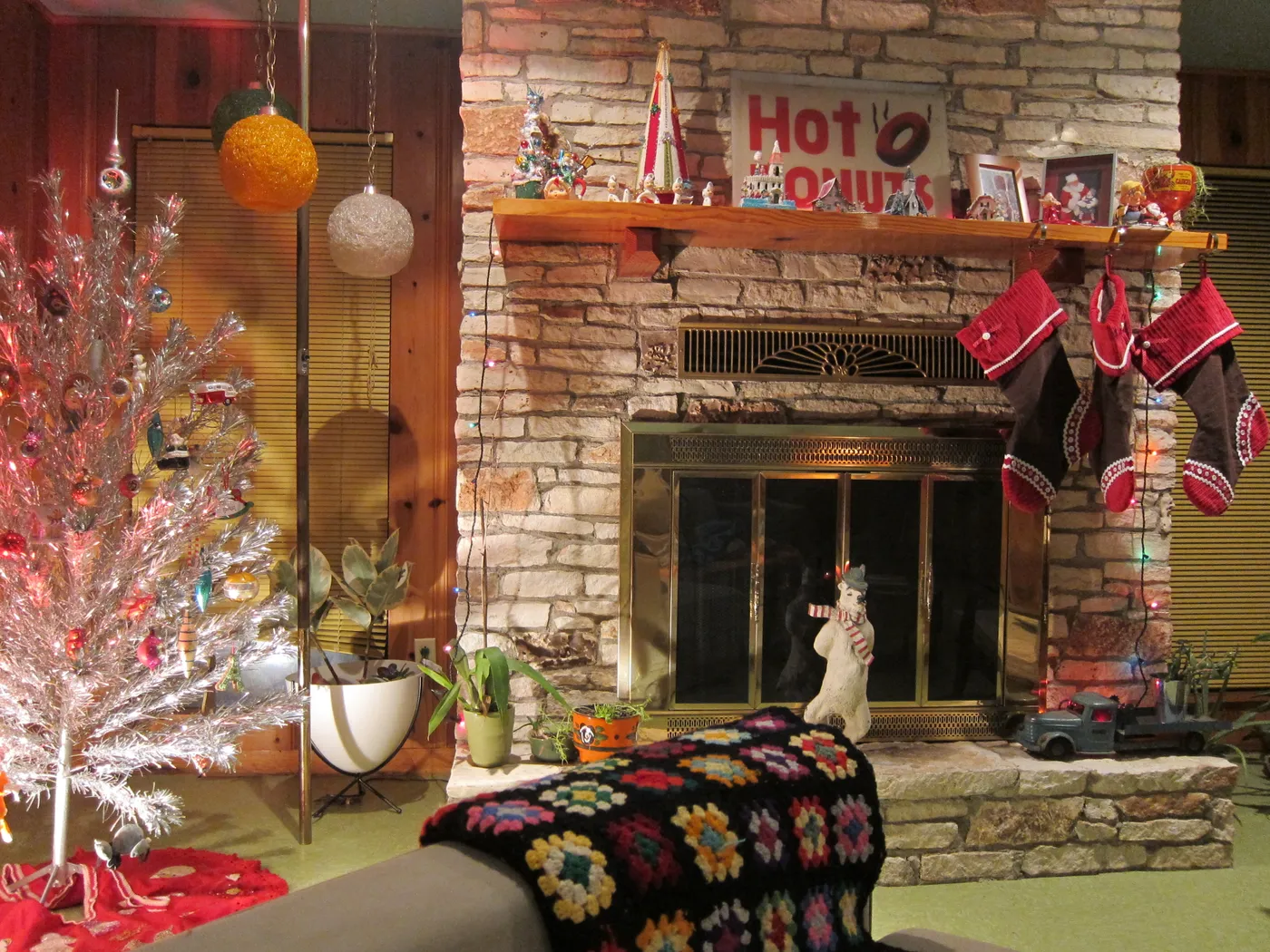 Scenes of Vintage Christmas at Casa Crafter – Betty Crafter