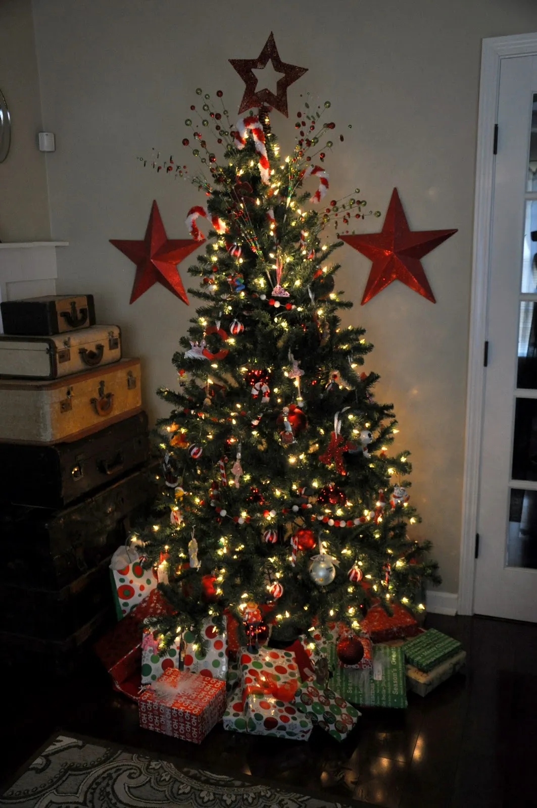 She's Crafty: Christmas Tree with red and Candycanes