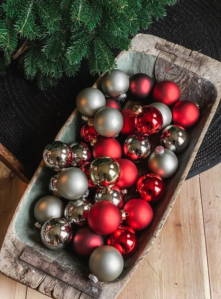 Silver Christmas Balls in 16-Pack - Shiny and Matt Finish