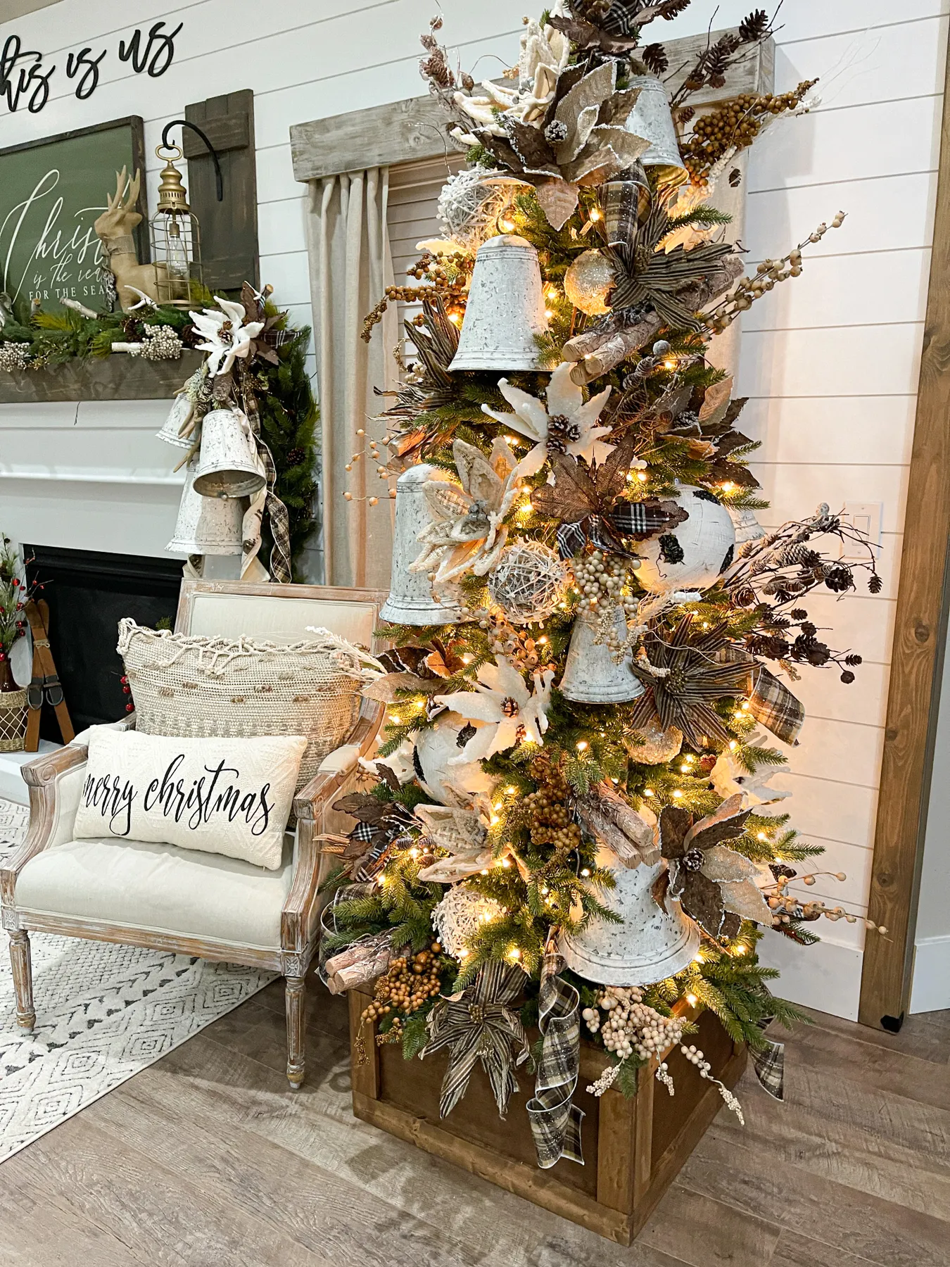 Simple Christmas Tree Decorating Ideas That Anyone Can Do - CityGirl Meets  FarmBoy