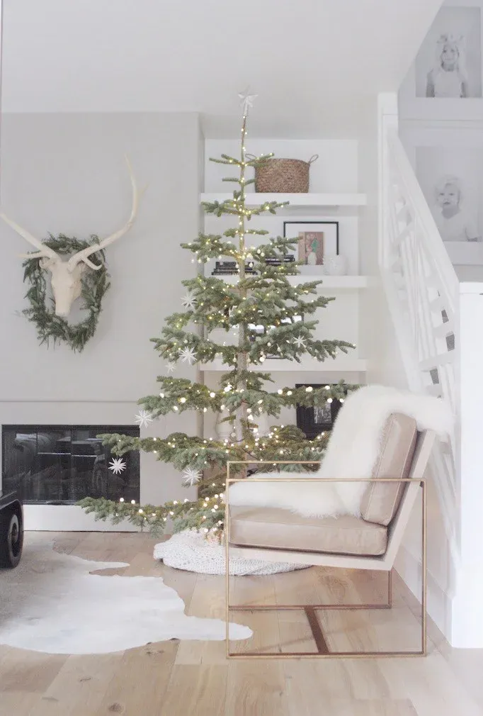 Simple Scandinavian Christmas Tree Decorating Inspiration