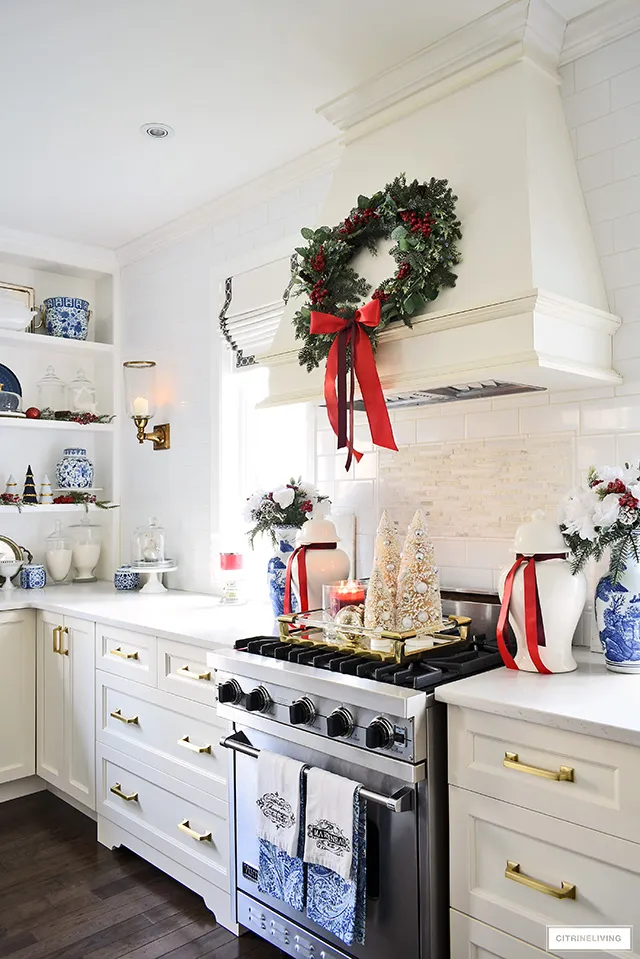 Sophisiticated Christmas Kitchen Decor in Blue and Red! | CITRINELIVING