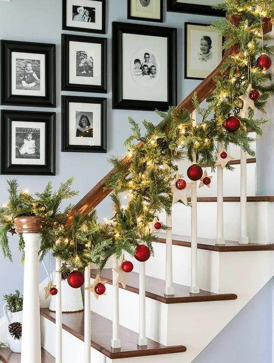Staircase Christmas Decorating Ideas – Christmas Knowledge
