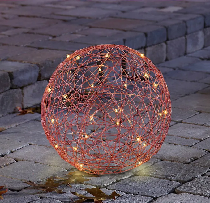Super-Stylish Christmas Yard Decorations – Sunset Magazine