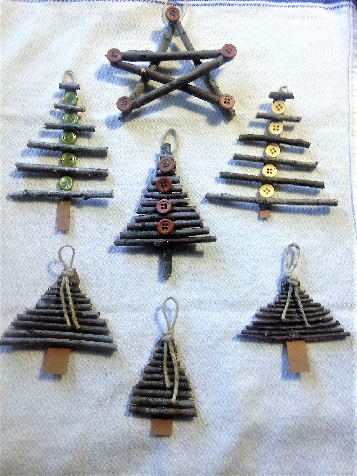 The 12 Post of Christmas, Day 5: Simple Stick Ornaments | A Rural Girl  Writes