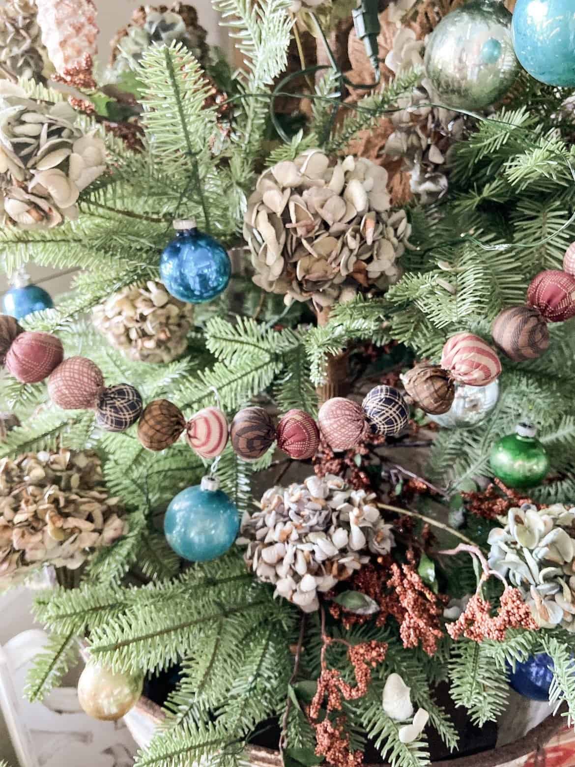 The Best Christmas Tree Ideas and Ornament Trends for 2022 - Amy Sadler  Designs