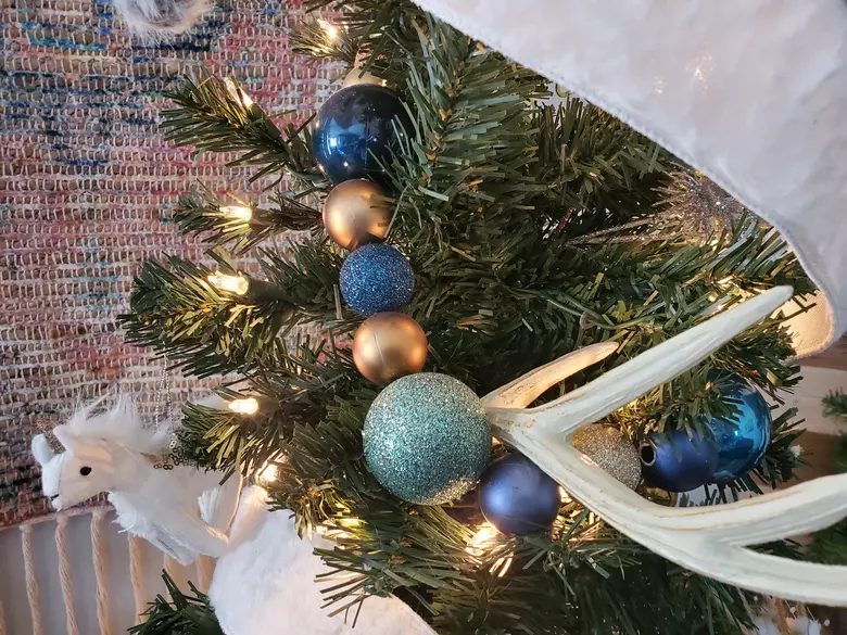 The Best Way to Put Lights on Your Christmas Tree
