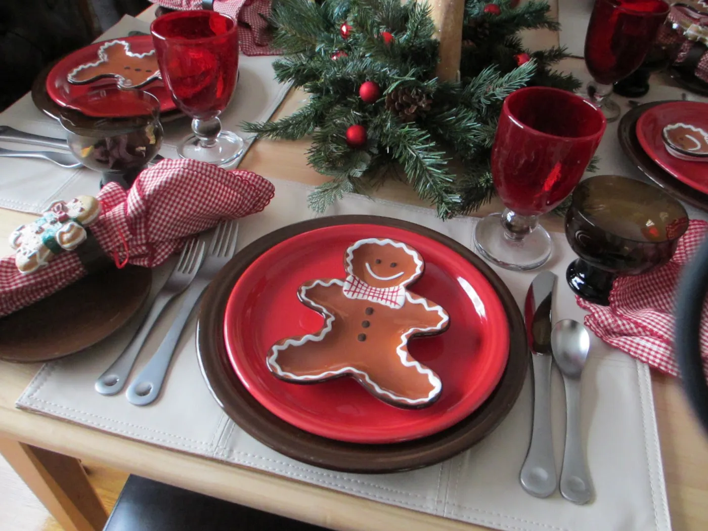 The Welcomed Guest: Gingerbread Tablescape