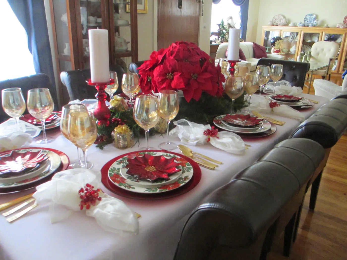 The Welcomed Guest: Poinsettia Christmas Table