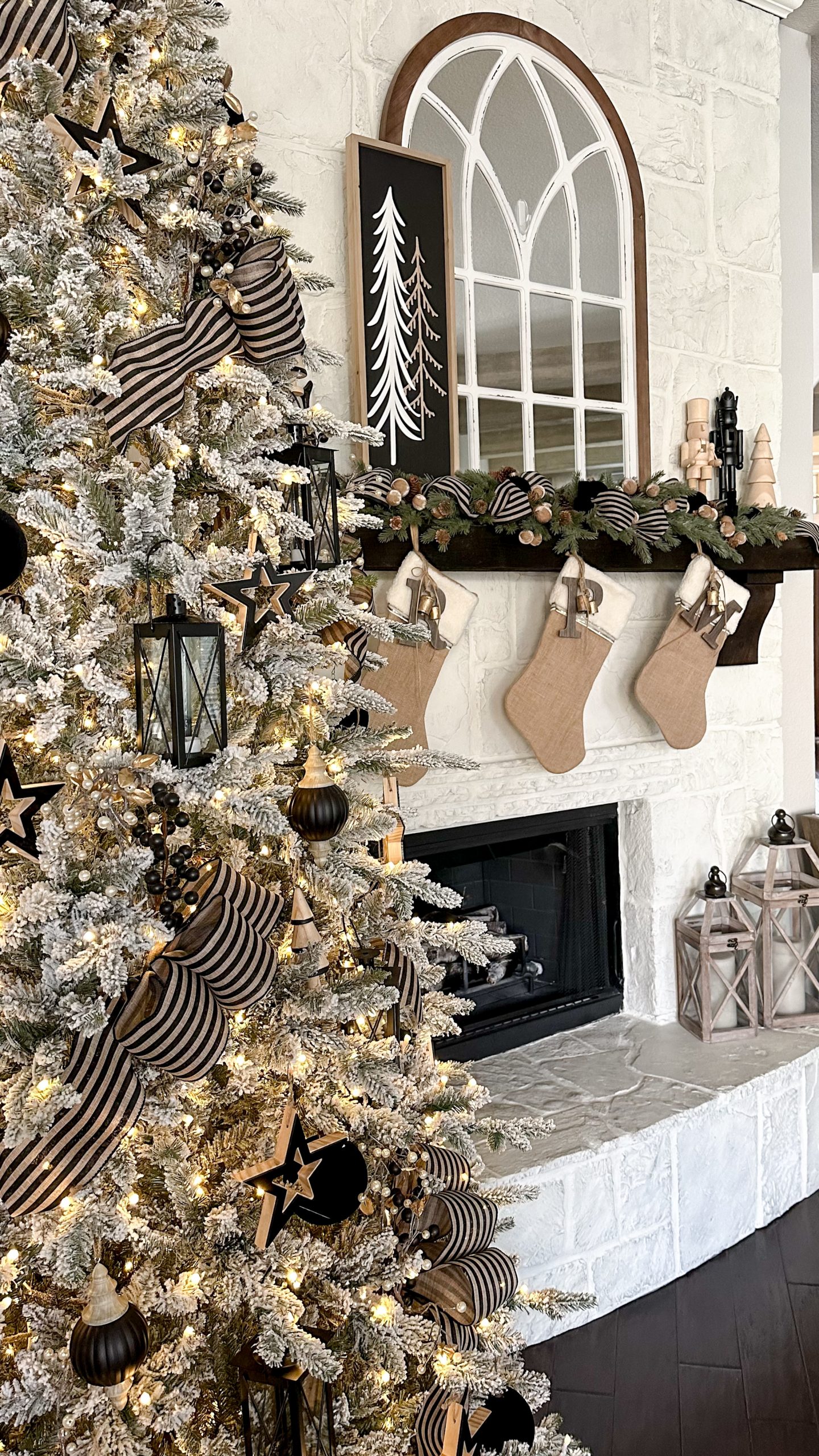 This Year's Christmas Tree Decorating Trends: Simple, Retro, and Timeless -  Roxy Home Living