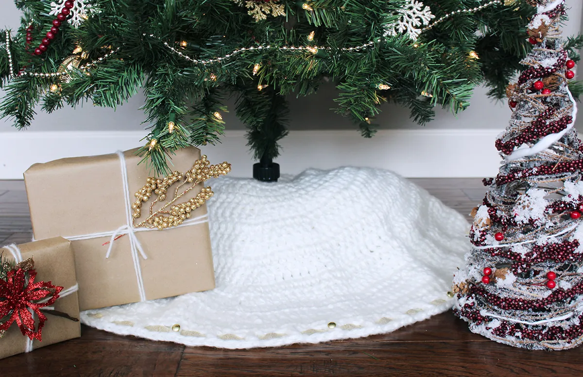 THNLife - Christmas Tree Skirt - Free Pattern! | Jessica Carey
