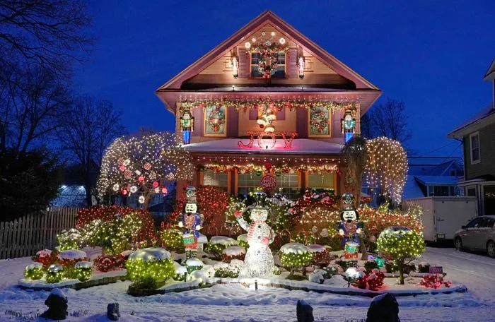Top Christmas light displays in Rochester NY for 2025