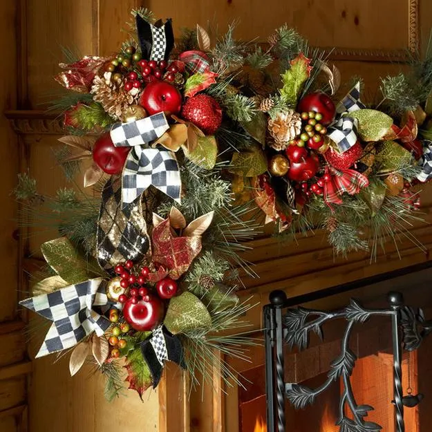 Traditional Christmas Garlands and Lights, Chic Fireplace Decorating Ideas  for Winter Holidays