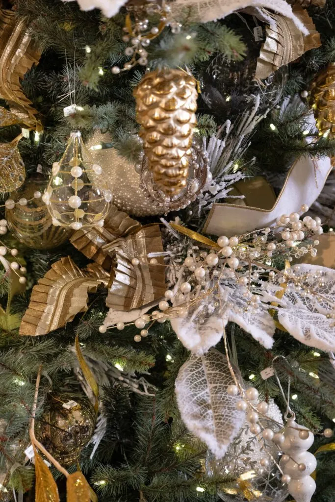 Unveiling Gilded Traditional: A Timeless Christmas Elegance – Nell Hill's