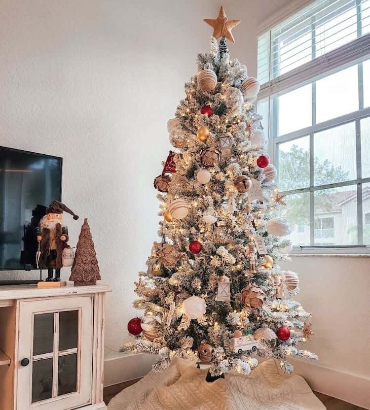 Unveiling Red and White Christmas Tree Decor Ideas for a Festive Home -  Farmhousehub