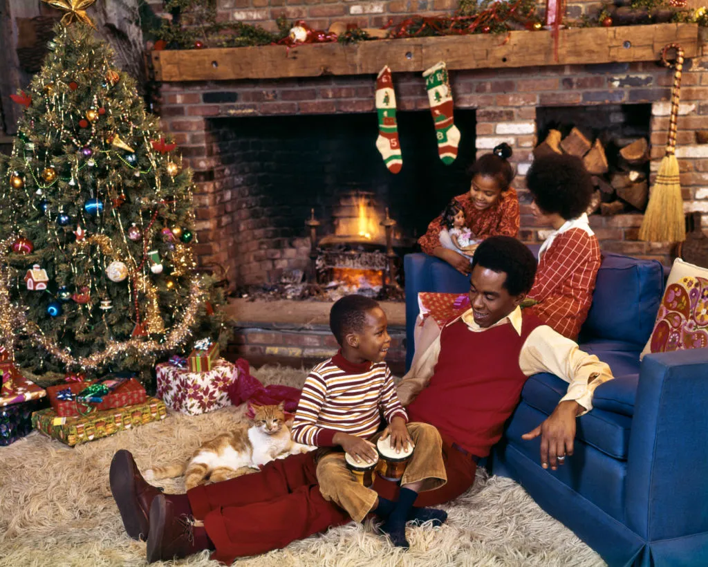 Vintage Christmas Interiors That Will Fill You With Nostalgia | The Vintage  News