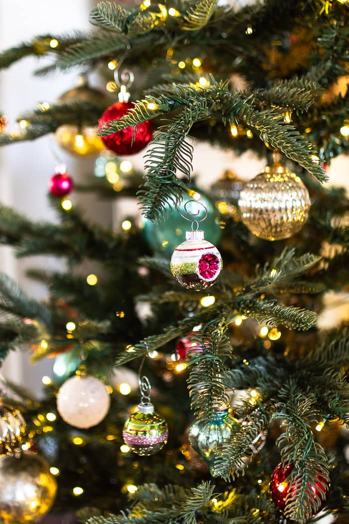 Vintage Ornament Christmas Tree Nostalgic Holiday Decor: Creating Your  Dream Vintage Christmas Tree