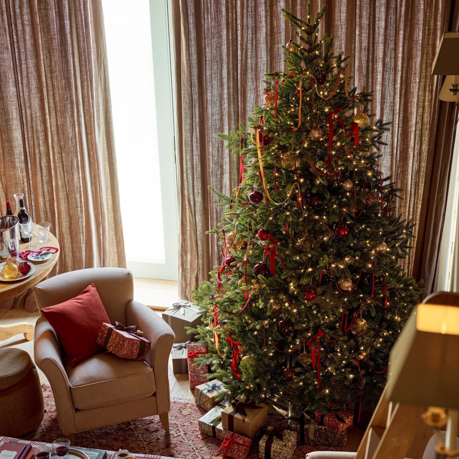 Windsor 9ft Pre-lit Christmas Tree – Neptune